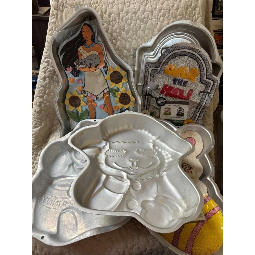 Lot of 5 Vintage Wilton Aluminum Character Cake Pans 1990 Disney Pooh Pocahontas